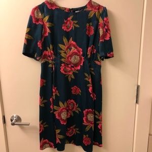 Beautiful floral maternity dress! Only worn once!
